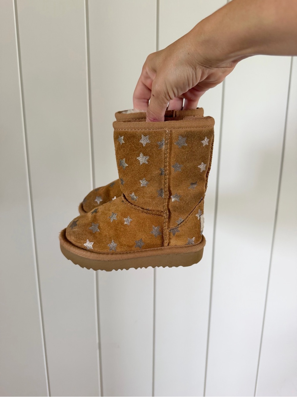 UGG Chestnut Kids Star-Accent Suede Boots